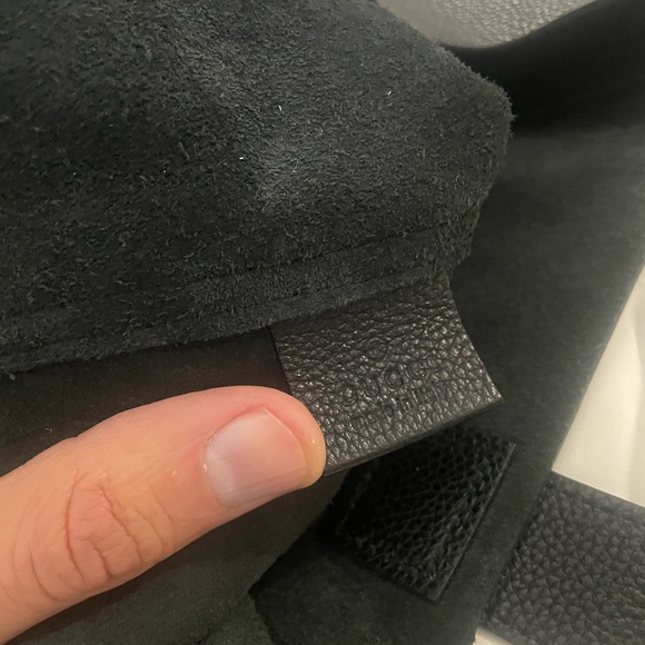 Gucci Logo Print Leather Tote Bag in Black Unisex - Picture 8 of 13